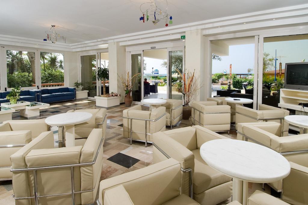 Hotel Prestige Cattolica Exterior foto